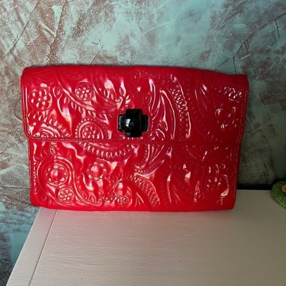 Kate Spade Handbags - Kate Spade Calabasas Paola Red
Clutch Purse Bag Paisley